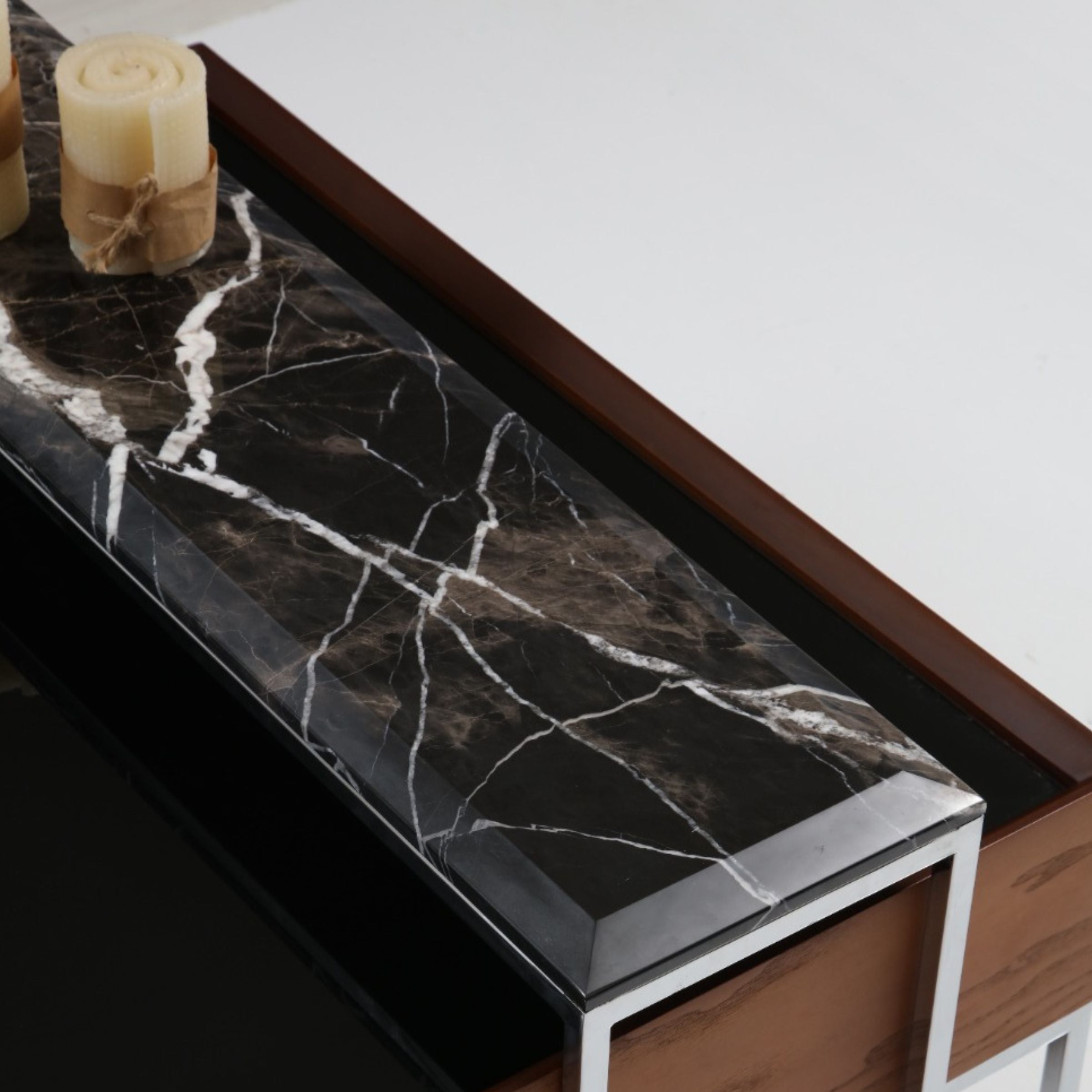 #finish_Walnut + Chrome