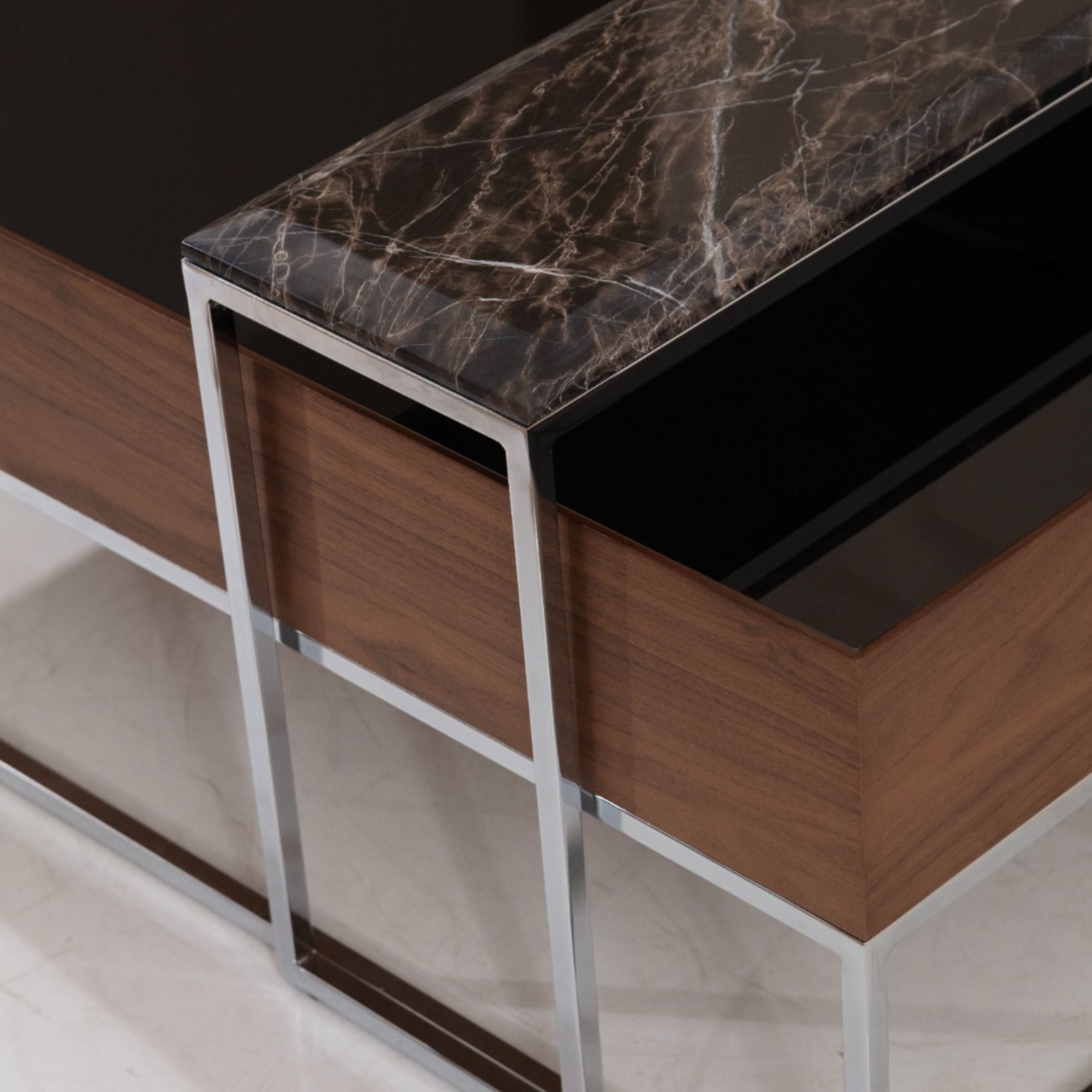 #finish_Walnut + Chrome